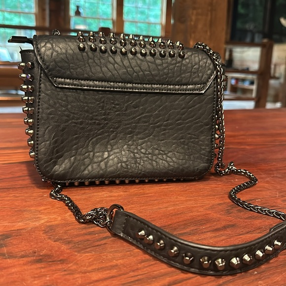 Black Studded Skull Purse (silver). - Picture 4 of 4